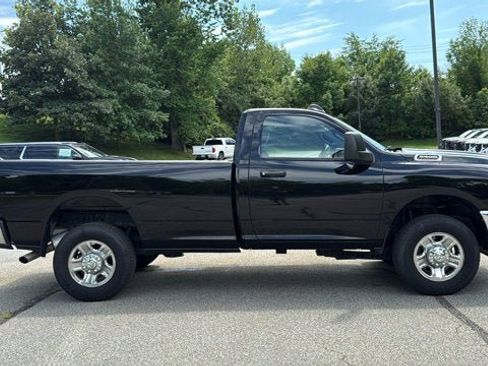 Used 2024 RAM 2500 Tradesman w/ Chrome Appearance Group AWD/4WD image 5