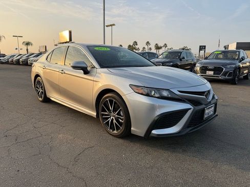 Used 2023 Toyota Camry SE image 1