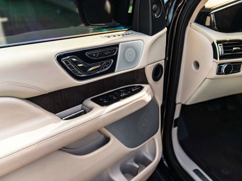 Used 2018 Lincoln Navigator Reserve w/ Technology Package AWD/4WD image 18