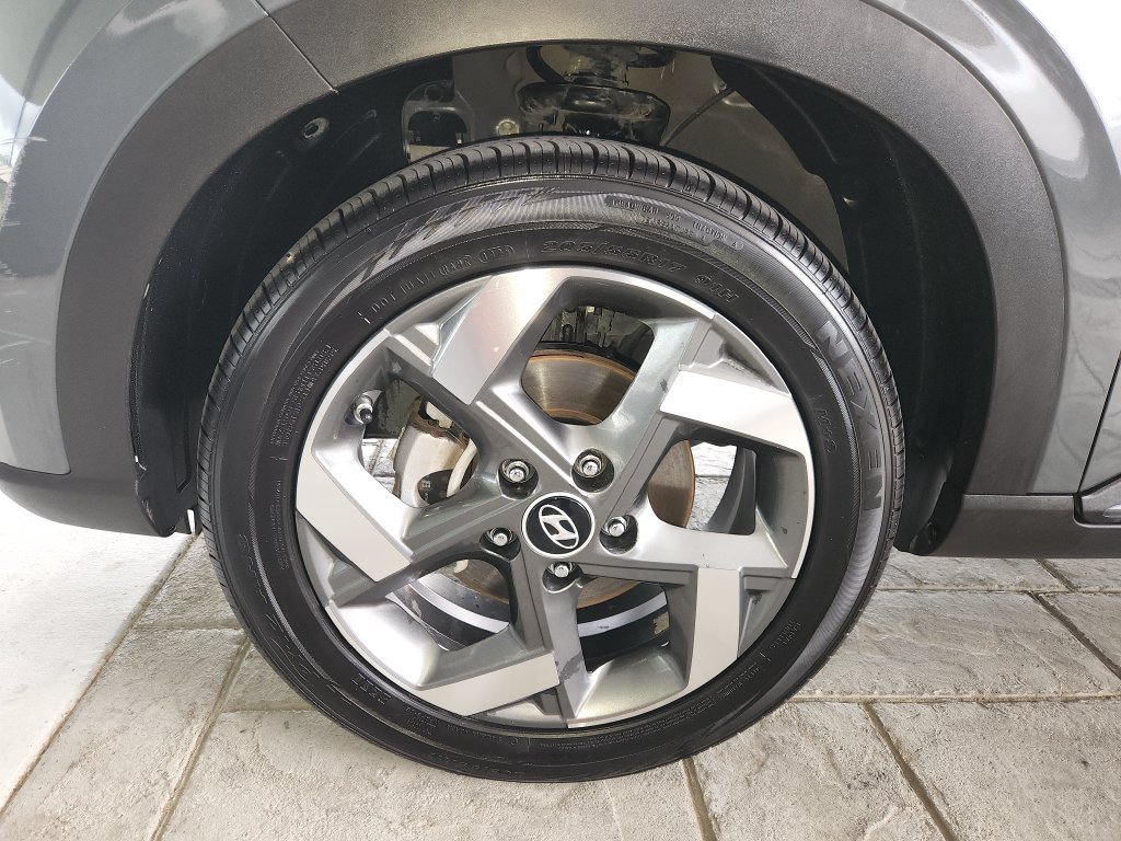Used 2024 Hyundai Venue Limited FWD image 31