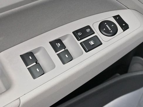 Used 2020 Hyundai Elantra Value Edition FWD image 11