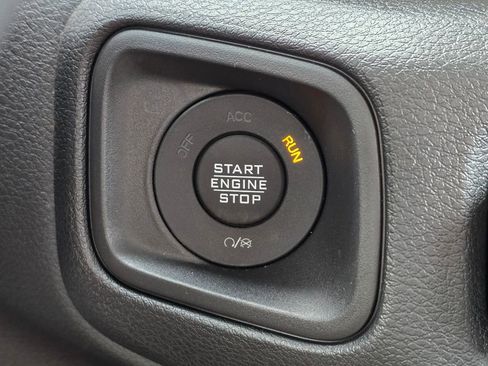 New 2025 Jeep Gladiator Sport image 31