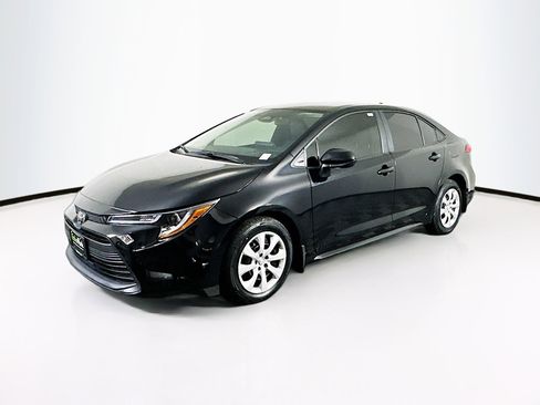 Used 2024 Toyota Corolla LE image 3