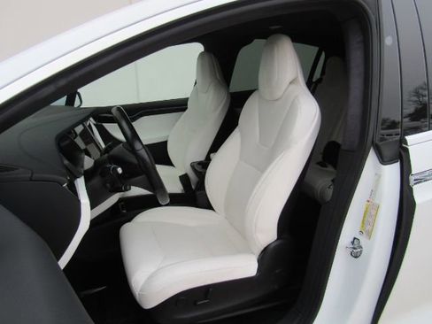 Used 2018 Tesla Model X 100D image 24