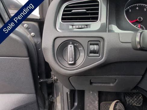 Used 2019 Volkswagen Golf S image 21