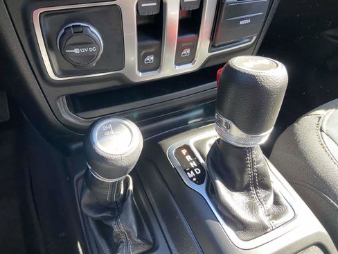 Used 2025 Jeep Wrangler Sport image 12