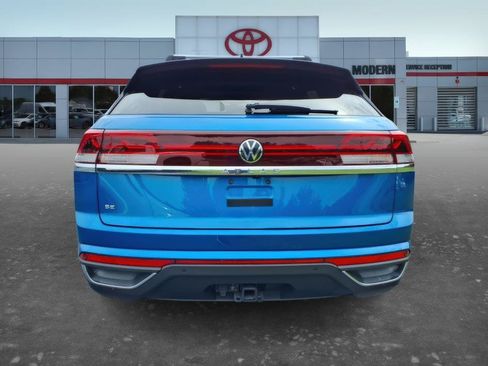 Used 2024 Volkswagen Atlas Cross Sport SE w/ Panoramic Sunroof Package FWD image 4
