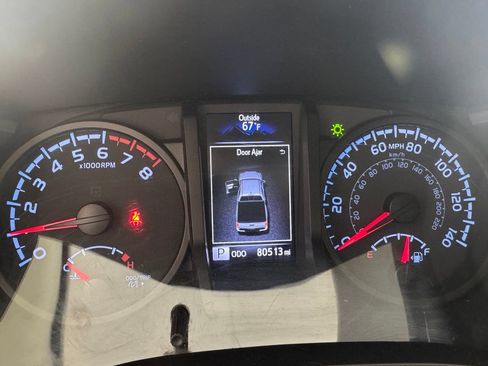 Used 2021 Toyota Tacoma SR AWD/4WD image 4