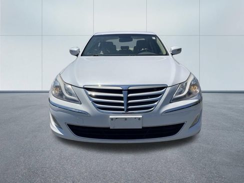 Used 2014 Hyundai Genesis 3.8 RWD image 8