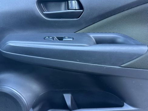 Used 2018 Nissan Kicks S image 18