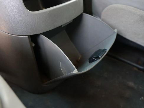 Used 2005 Ford E-350 and Econoline 350 Super Duty image 32