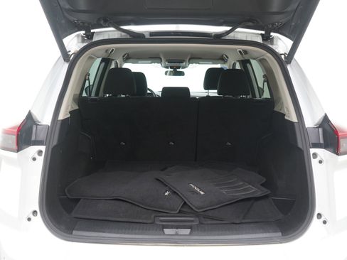 Used 2024 Nissan Rogue SV image 16