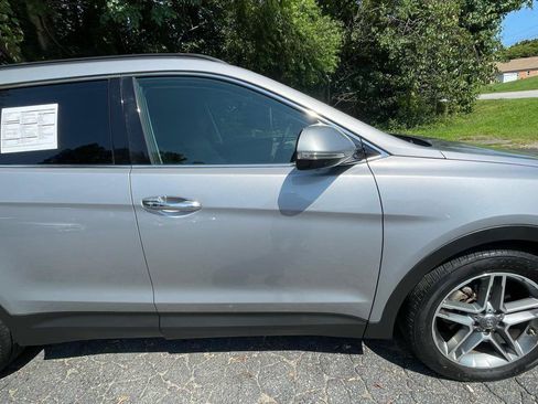 Used 2017 Hyundai Santa Fe AWD image 10