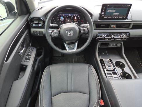 Used 2025 Honda Pilot Elite image 6