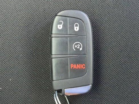 Certified 2022 Jeep Renegade Latitude AWD/4WD image 33