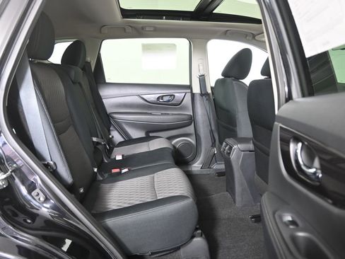 Used 2018 Nissan Rogue SV w/ Sun & Sound Touring Package AWD/4WD image 15