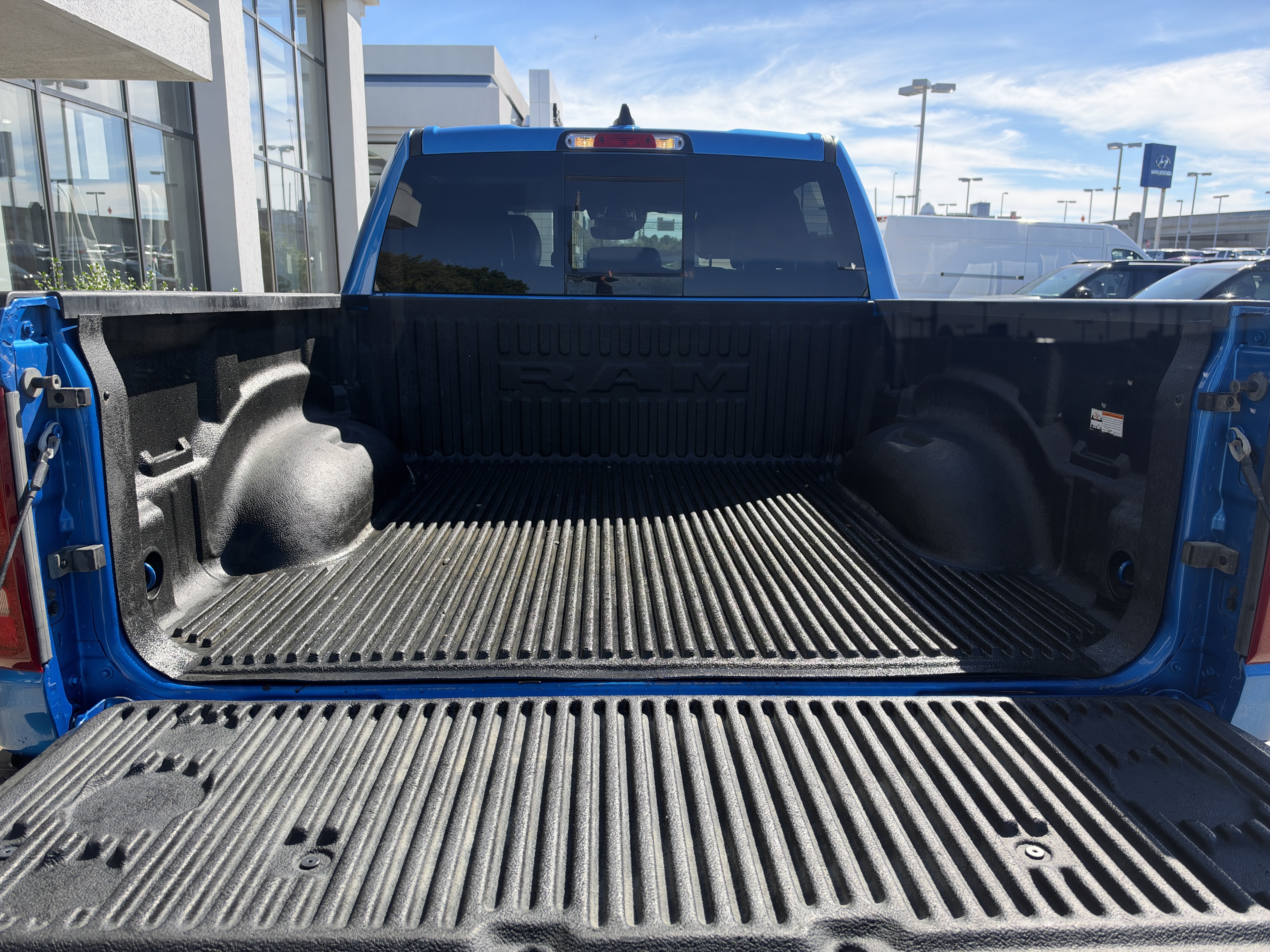 Used 2024 RAM 1500 Laramie AWD/4WD image 12