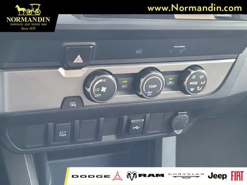 Used 2022 Toyota Tacoma SR w/ SR Convenience Package RWD image 11