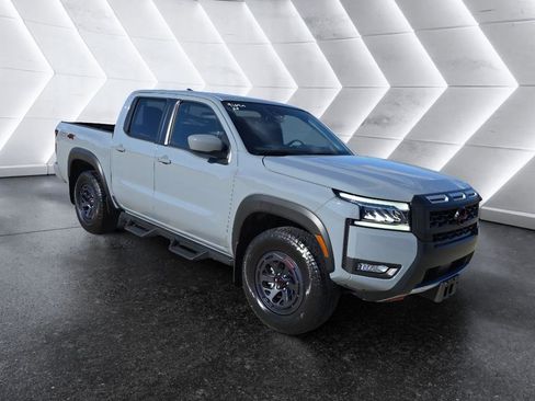Used 2025 Nissan Frontier PRO-4X image 3
