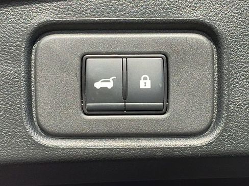 Used 2024 Nissan Pathfinder SL image 17