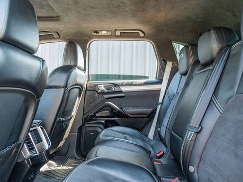 Used 2018 Porsche Cayenne GTS image 36