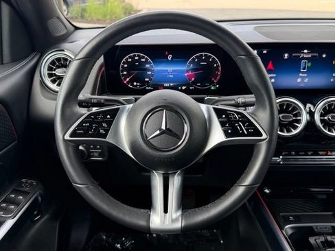 Used 2025 Mercedes-Benz GLB 250 4MATIC image 13