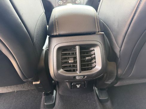 Used 2018 Jeep Cherokee Latitude Plus FWD image 25