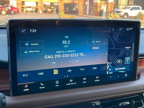 Used 2023 Lincoln Nautilus Reserve w/ Luxury Package AWD/4WD image 16