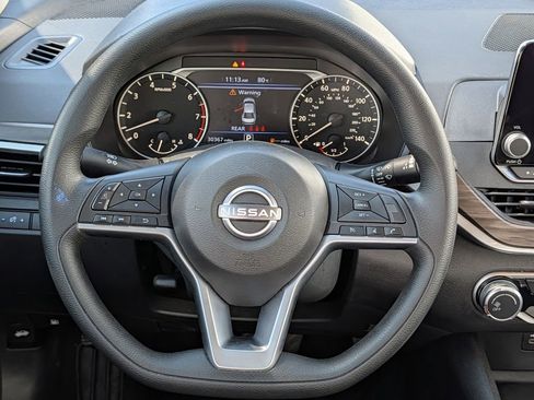 Used 2025 Nissan Altima 2.5 SV FWD image 10