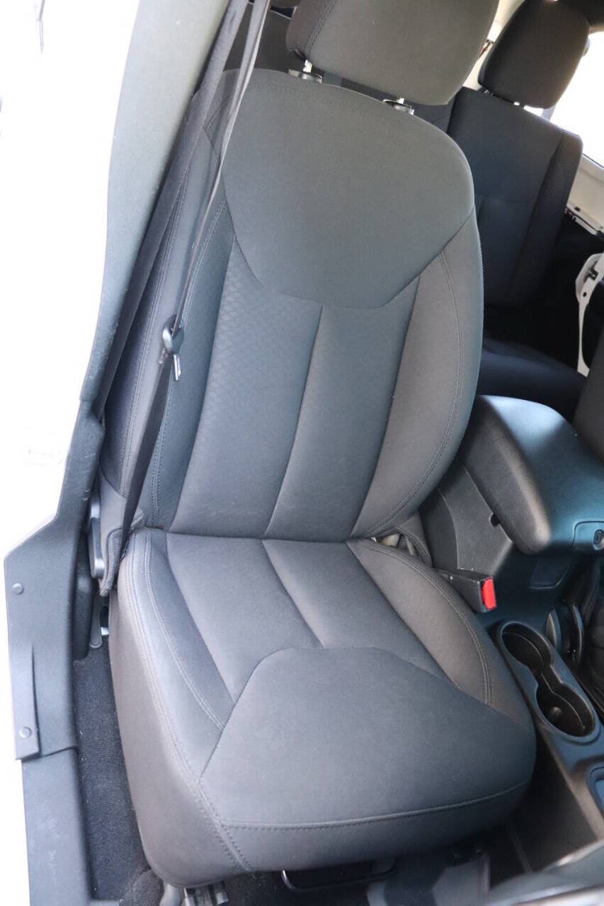 Used 2018 Jeep Wrangler Unlimited Sport S AWD/4WD image 31