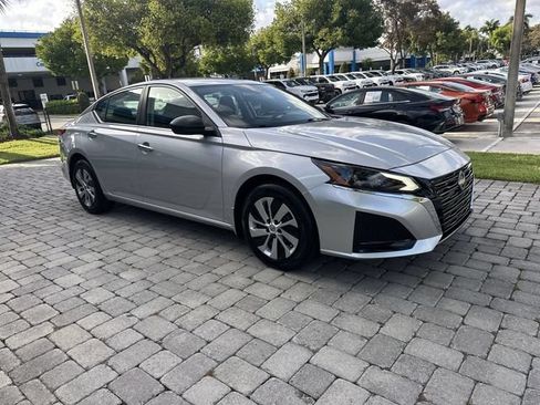 Used 2025 Nissan Altima 2.5 S FWD image 16