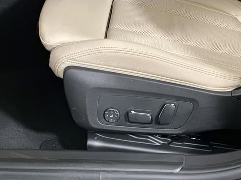 Used 2025 BMW 330i xDrive Sedan w/ M Sport Package image 20