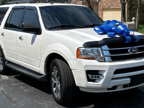Used 2017 Ford Expedition XLT w/ Equipment Group 202A RWD image 7