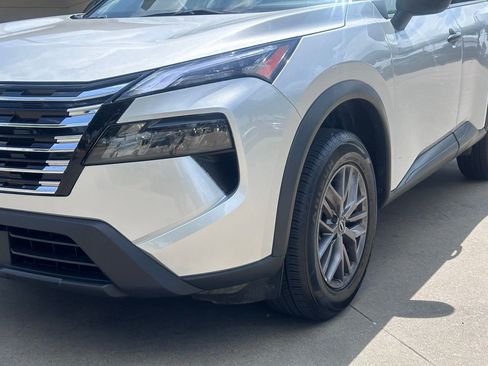 Used 2024 Nissan Rogue S image 9