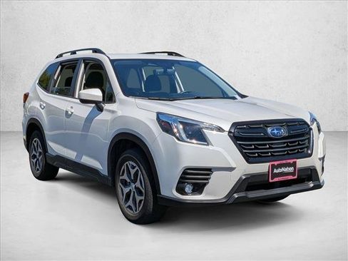Used 2024 Subaru Forester Premium AWD/4WD image 3