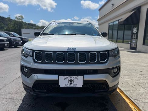 Used 2024 Jeep Compass Latitude AWD/4WD image 7
