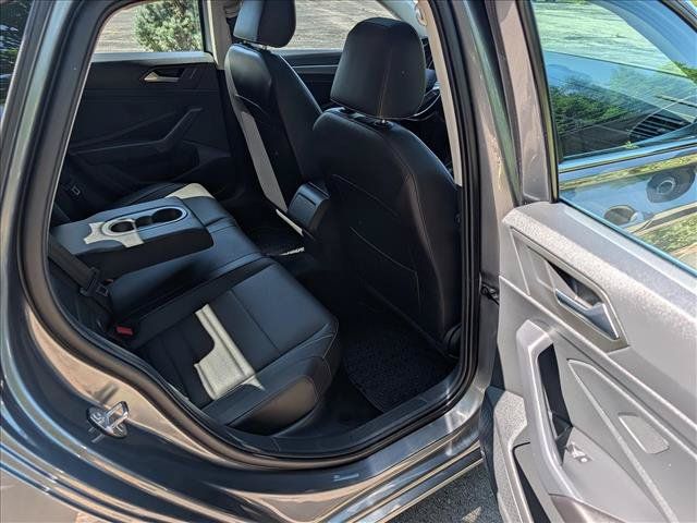 Certified 2023 Volkswagen Jetta SE w/ Panoramic Sunroof Package FWD image 14