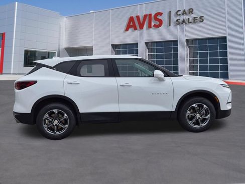 Used 2025 Chevrolet Blazer LT FWD image 5
