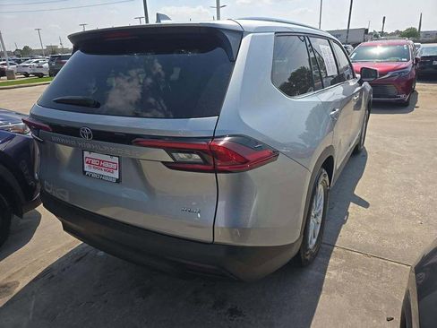 Used 2025 Toyota Grand Highlander FWD image 4