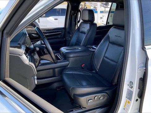 Used 2024 GMC Yukon XL Denali image 7