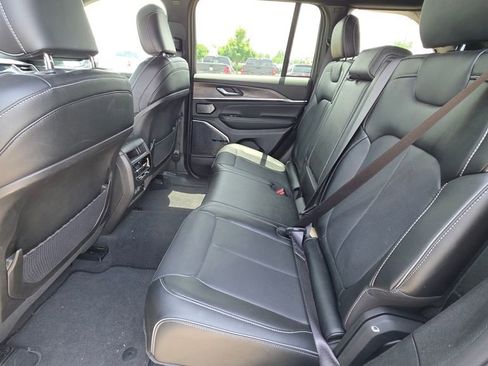 Used 2022 Jeep Grand Cherokee Overland w/ MOPAR Finishing Package AWD/4WD image 13