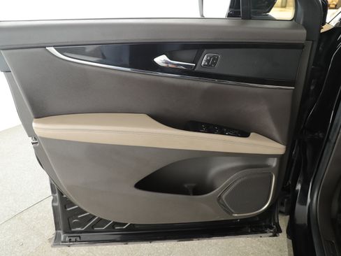 Used 2021 Lincoln Nautilus FWD w/ Equipment Group 101A image 8