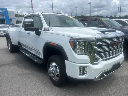 Used 2022 GMC Sierra 3500 Denali w/ Denali Ultimate Package AWD/4WD image 1