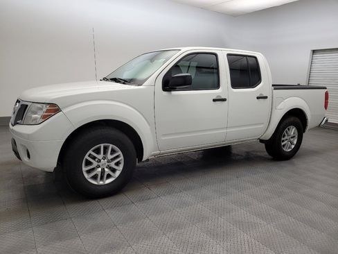 Used 2019 Nissan Frontier SV image 2