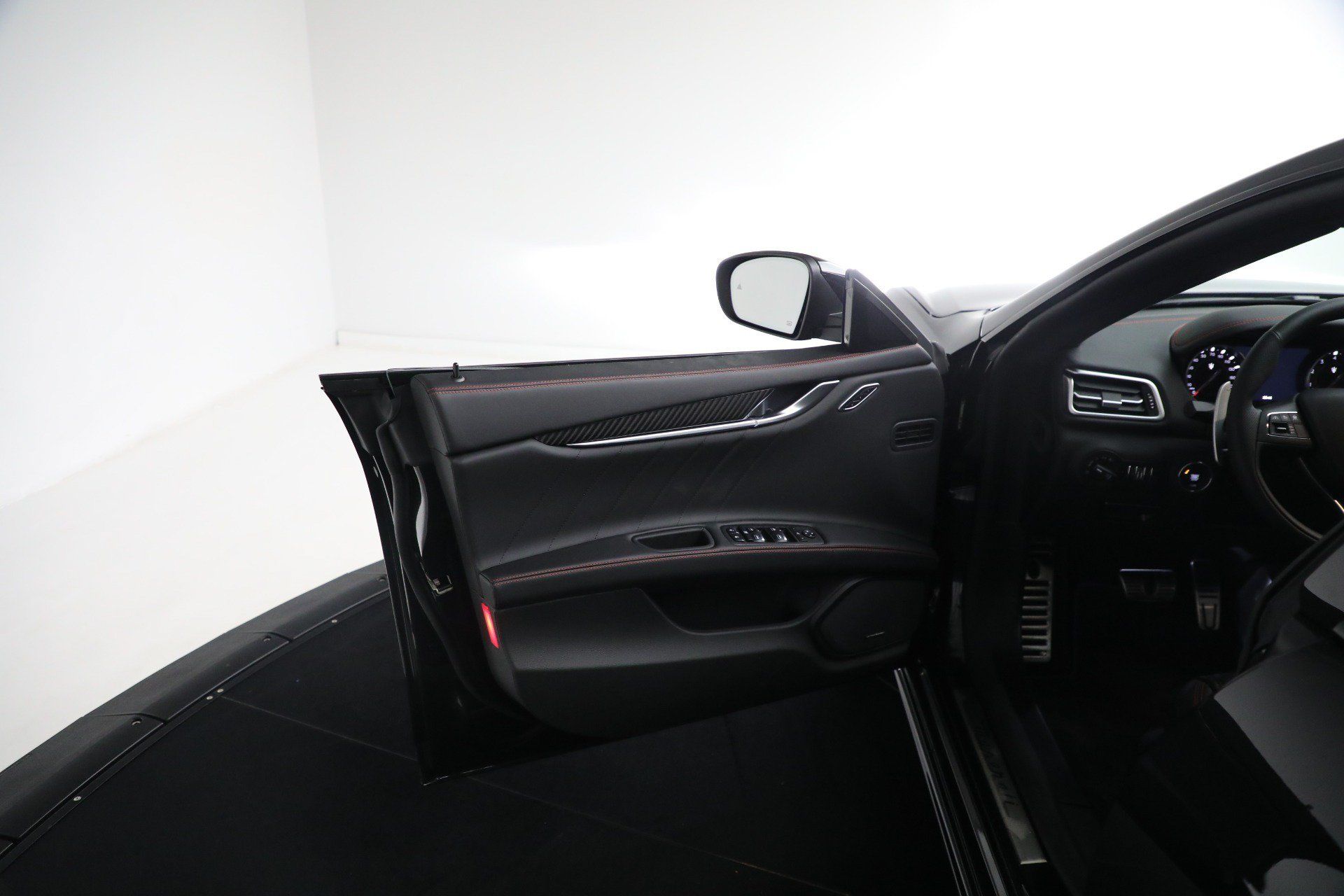 Certified 2024 Maserati Ghibli Modena Q4 AWD/4WD image 33
