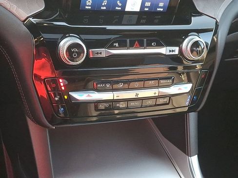 Used 2023 Ford Explorer Platinum w/ Technology Package image 18