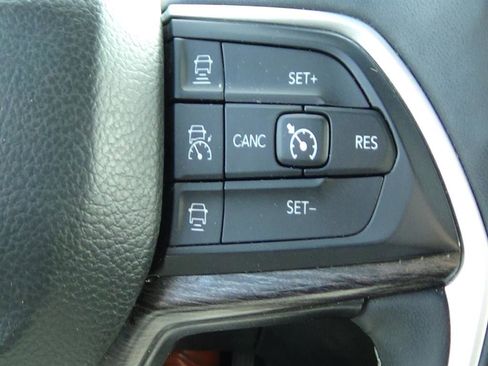 Used 2023 Jeep Grand Cherokee L Limited image 22