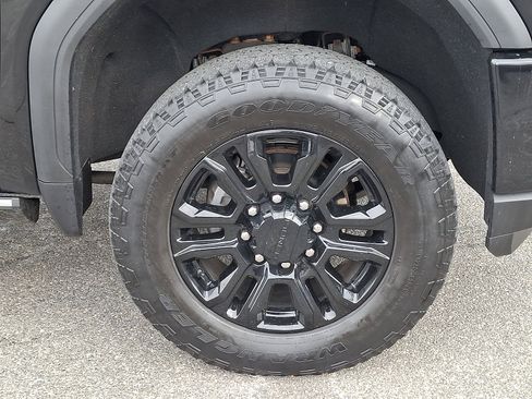 Certified 2022 GMC Sierra 2500 Denali w/ Denali Black Diamond Edition image 8