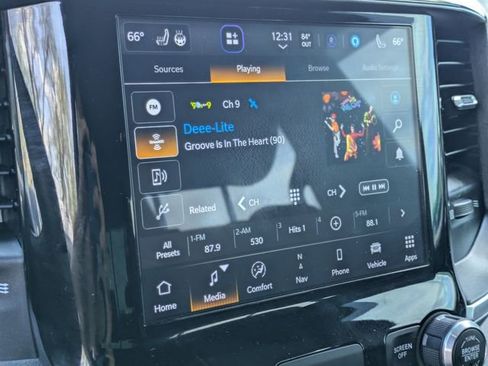 Used 2022 RAM 1500 Laramie AWD/4WD image 18