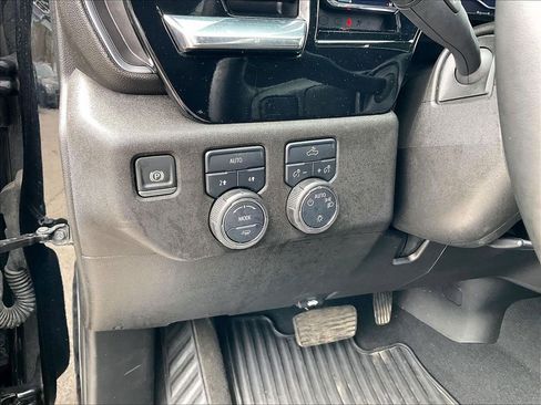 Used 2025 Chevrolet Silverado 1500 LT image 25